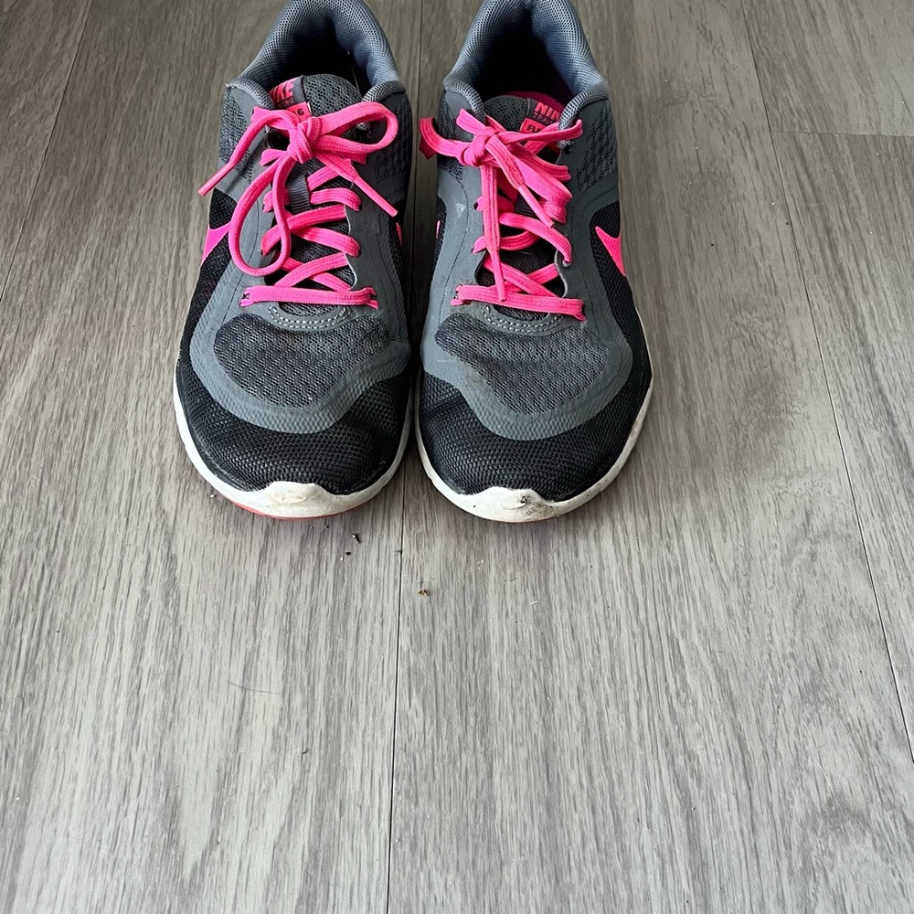 Nike Women's Black and Pink Sneakers